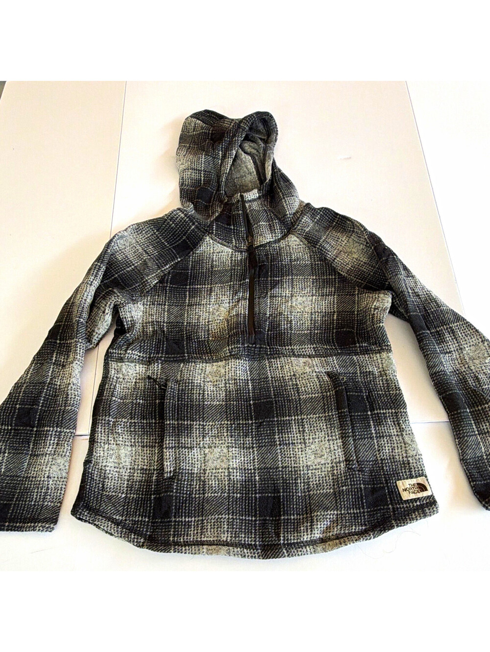 The North Face Women’s M Gray/Black Plaid Fleece Pullover Hoodie Pockets